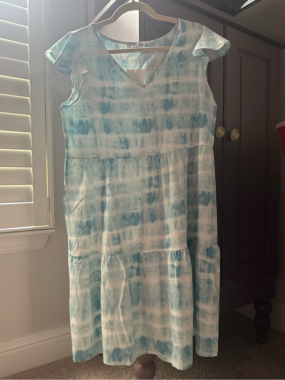 Avara Solution Blue Tie-Dye V-Neck Dress SZ M lightweight perfect for summer!
